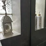 Ivory Style Maisonette Near Downtown