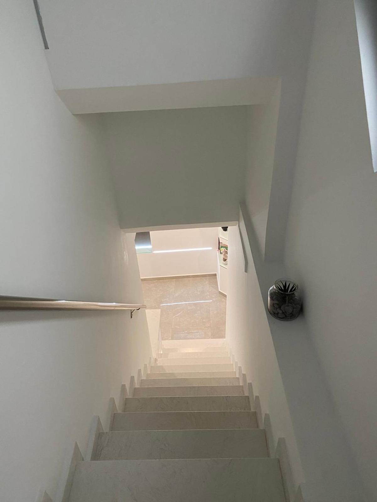 Villa Ivory Style Maisonette Near Downtown *
