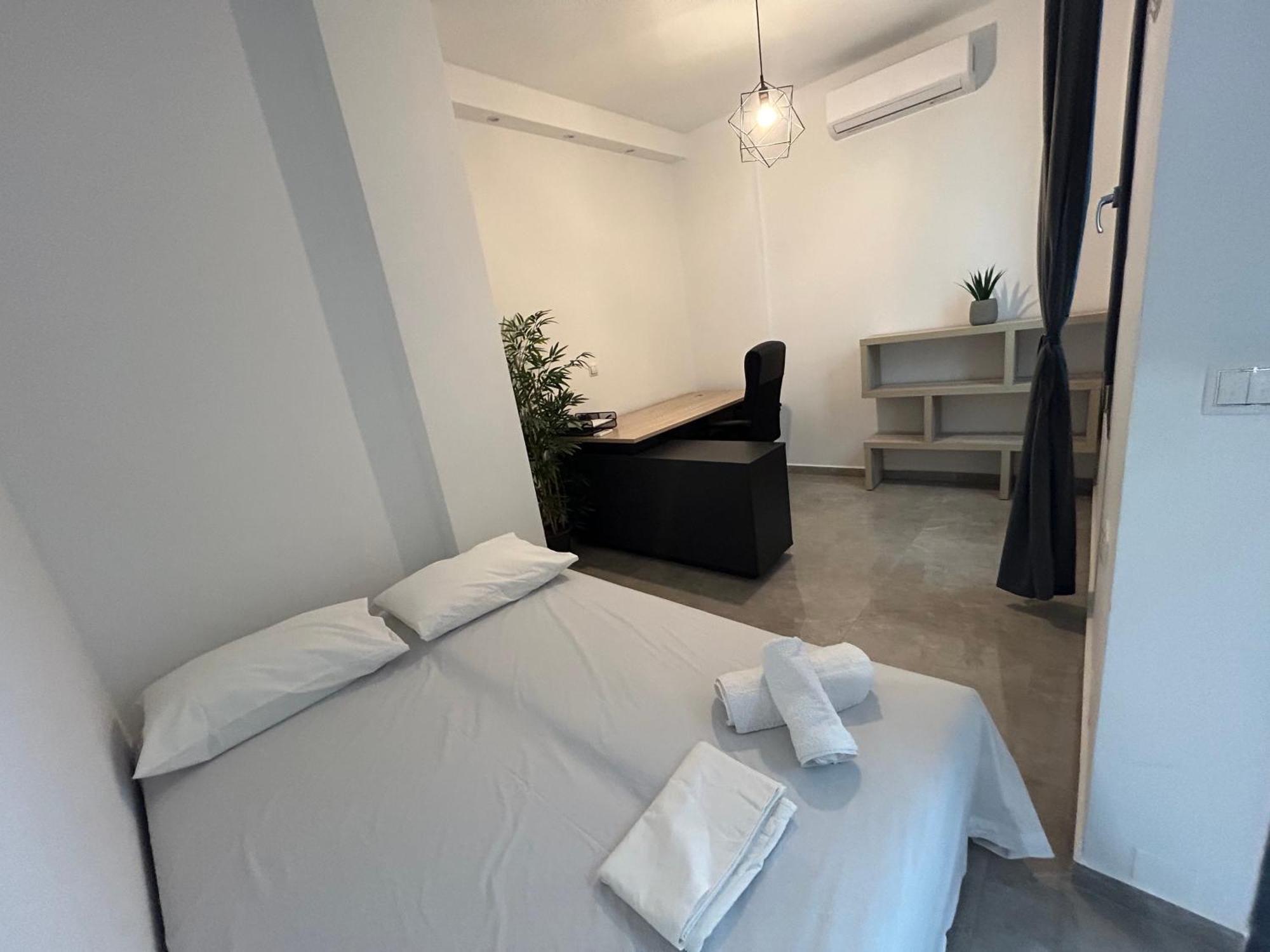 Ivory Style Maisonette Near Downtown Villa