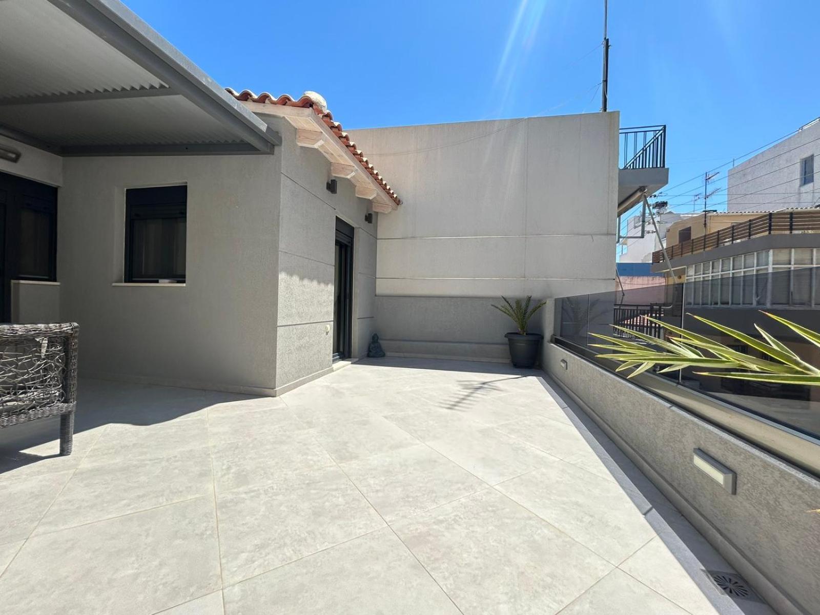 Villa Ivory Style Maisonette Near Downtown *
