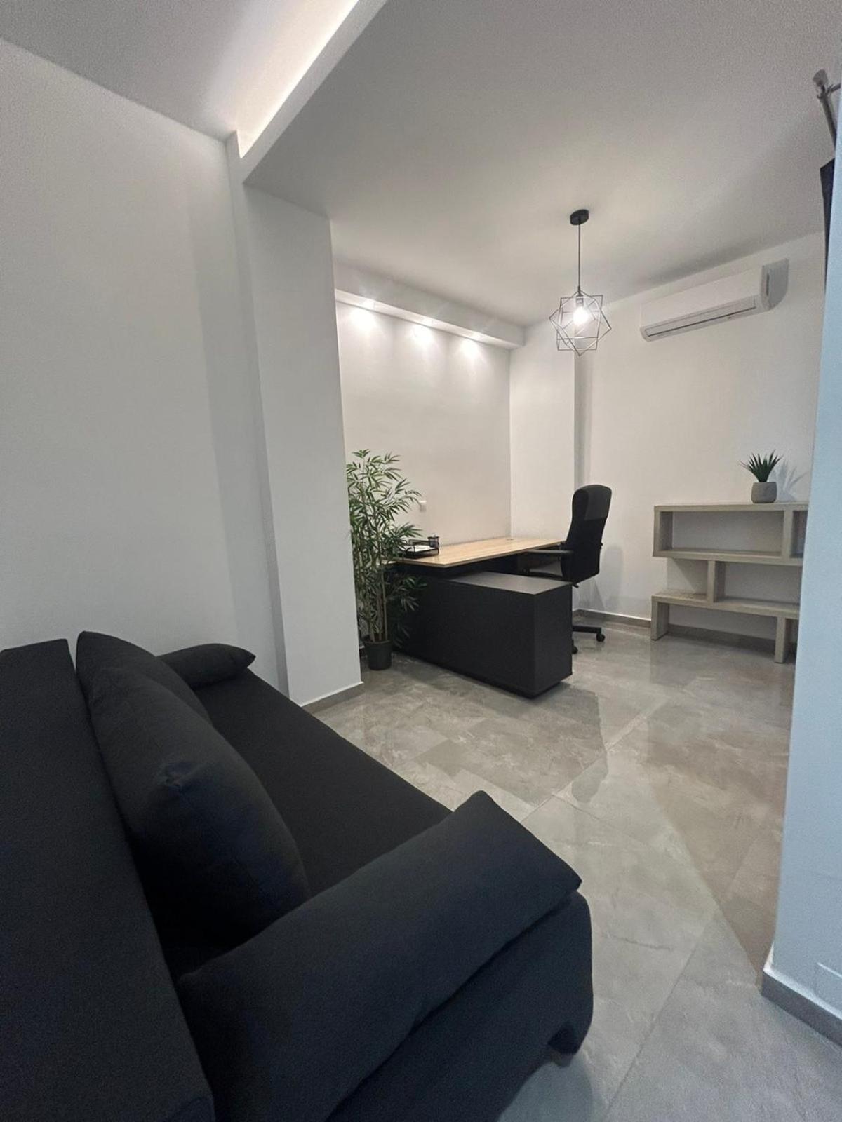 Ivory Style Maisonette Near Downtown *
