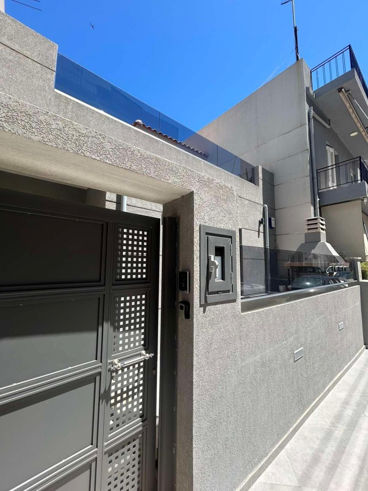 Ivory Style Maisonette Near Downtown Villa